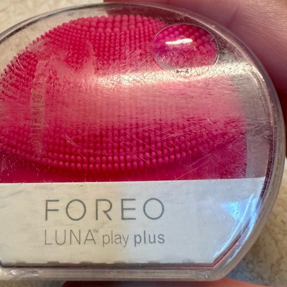🆕 Foreo LUNA Play Plus Fuchsia | MSRP $69 - Picture 5 of 9